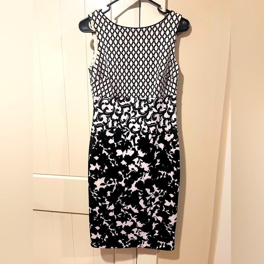 WHBM Size 2 Black & White Sleeveless Sheath Dress-Pre-Loved-Very Nice Condition